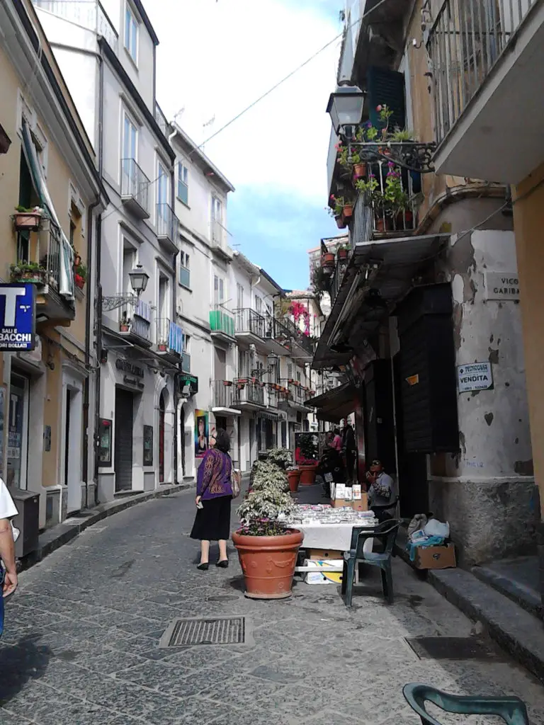 narrow streets in Pizzo not good for a car