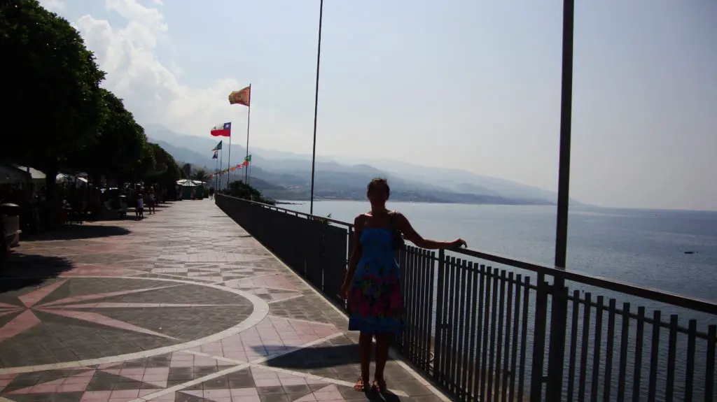 The promenade next to the mural-painted town.