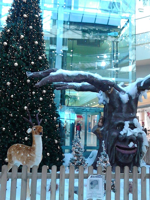 Winter holidays also shopping in the large shopping centres