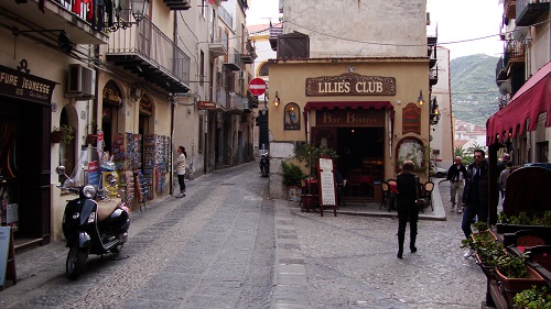 narrow streets in Cefalù