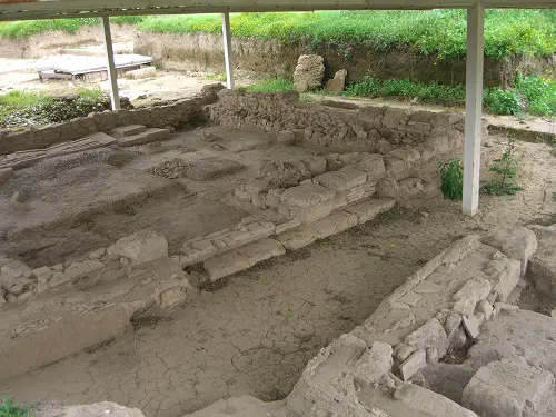 Things to see in Calabria such as this archaeological site