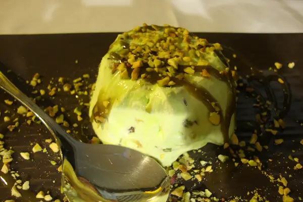 pistachio-flavoured dessert
