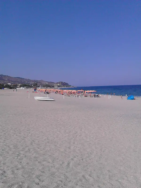 A long sandy beach in Pietragrande