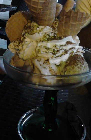  ice-cream sundae with pistachio and hazelnut ice cream