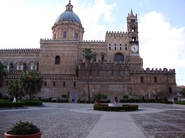 The front of the cathedral of Palermo