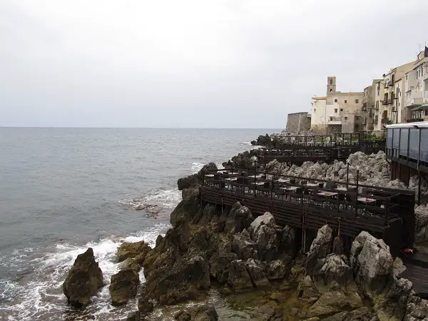 The restaurant overlooking the rocks