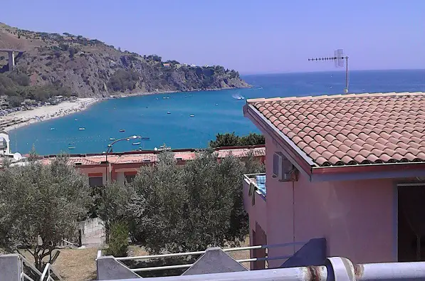 A view of Caminia from high above the town